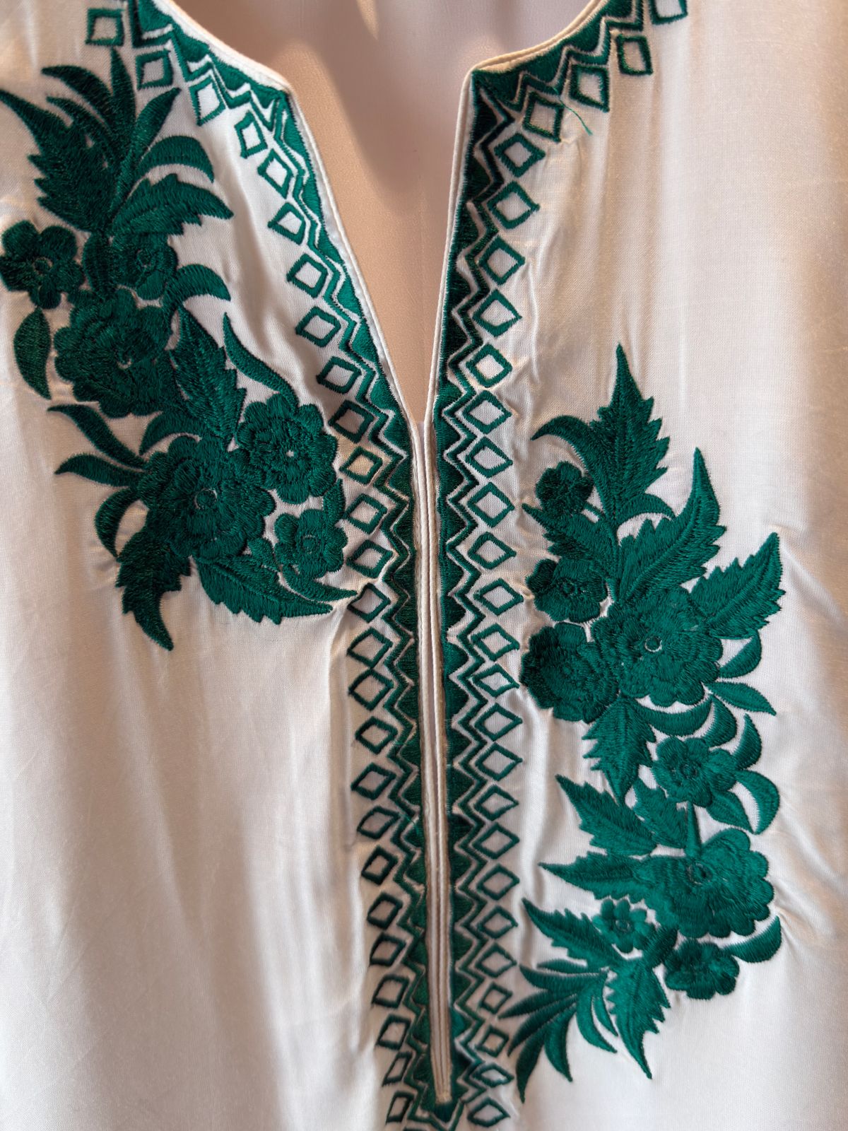 White-colored kurta featuring elegant embroidery
